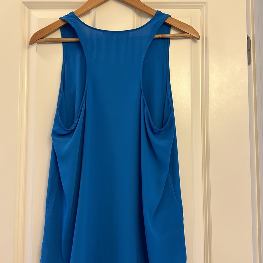Loft women’s size medium. 100% polyester scoop tank. - Picture 3 of 3